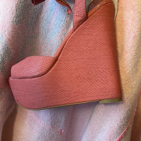 Womesn’s High Heel Platform - Picture 3 of 3